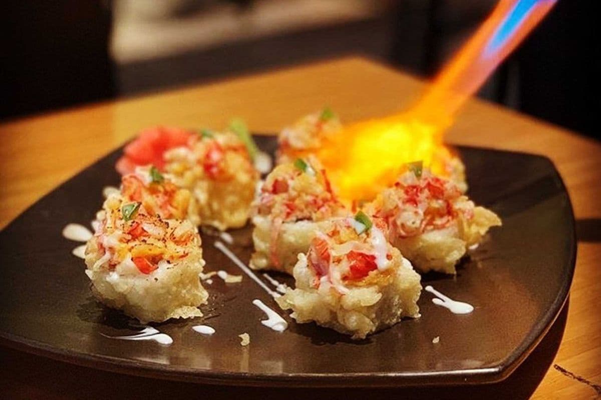 Volcano Roll (8 pcs)