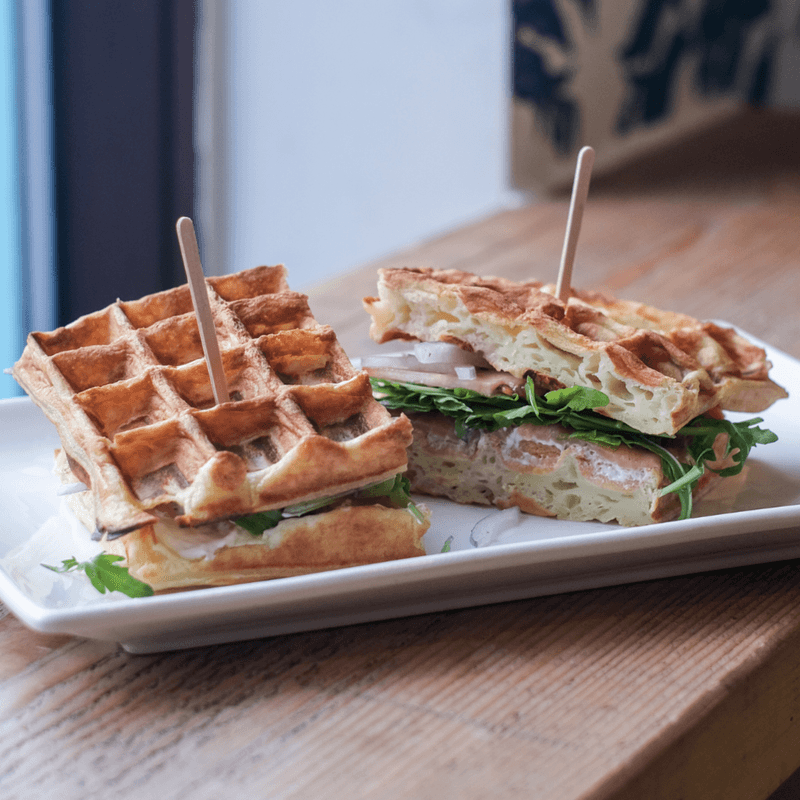 Gaufre sandwich au saumon fumé / Smoked Salmon Waffle Sandwich