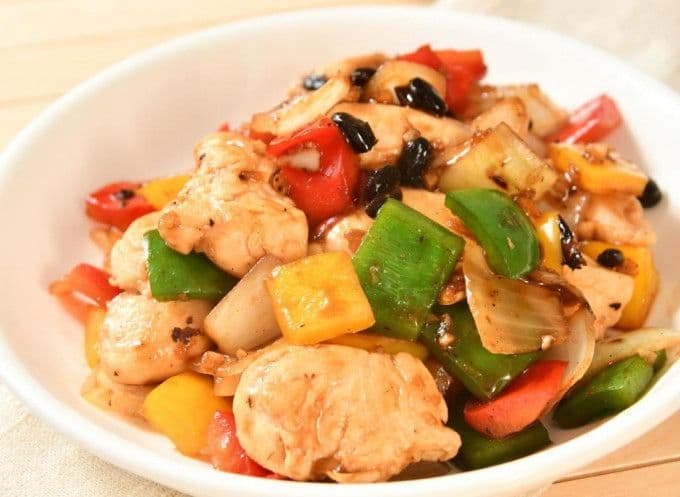 Chicken in Black Bean Sauce on Steamed Rice / 豉椒雞片飯.
