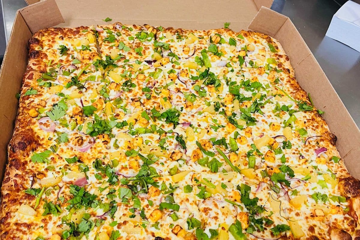 Large Shahi Paneer Pizza
