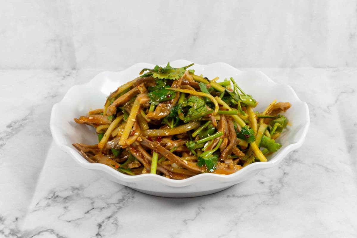 A19. Shredded Pork Tripe with Chili Sauce / 红 油 肚 丝