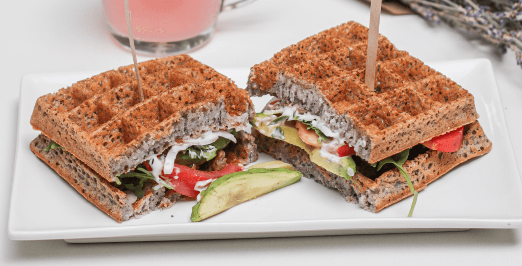 Gaufre sandwich à l’avocat / Avocado Waffle Sandwich
