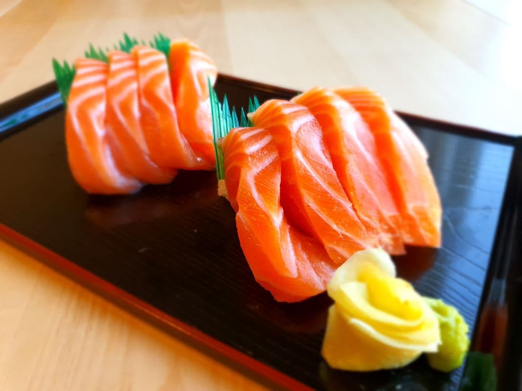 Salmon Sashimi (8 pcs)