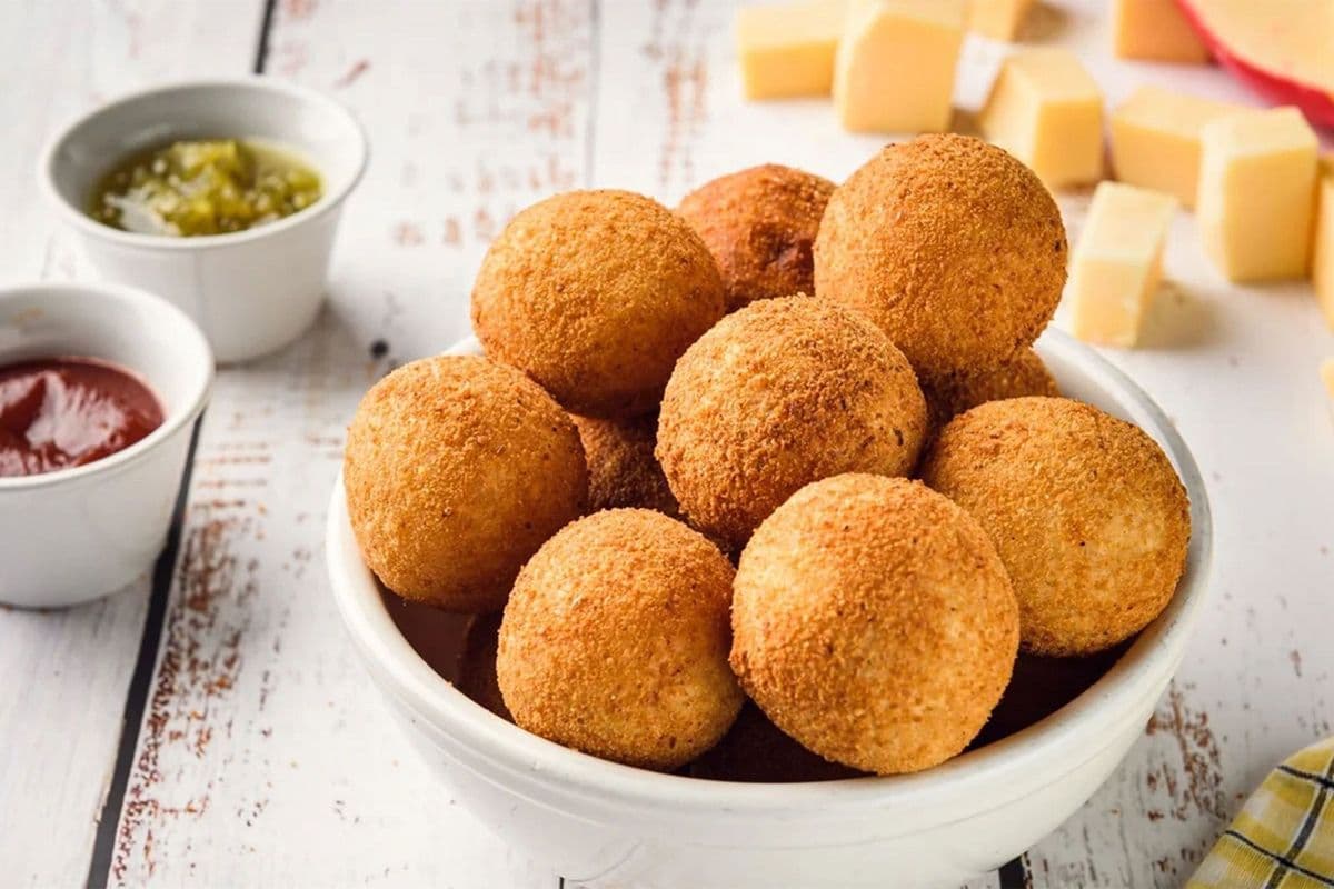 Bolinha de Presunto e Queijo (Ham and Cheese Croquettes) 5 pcs