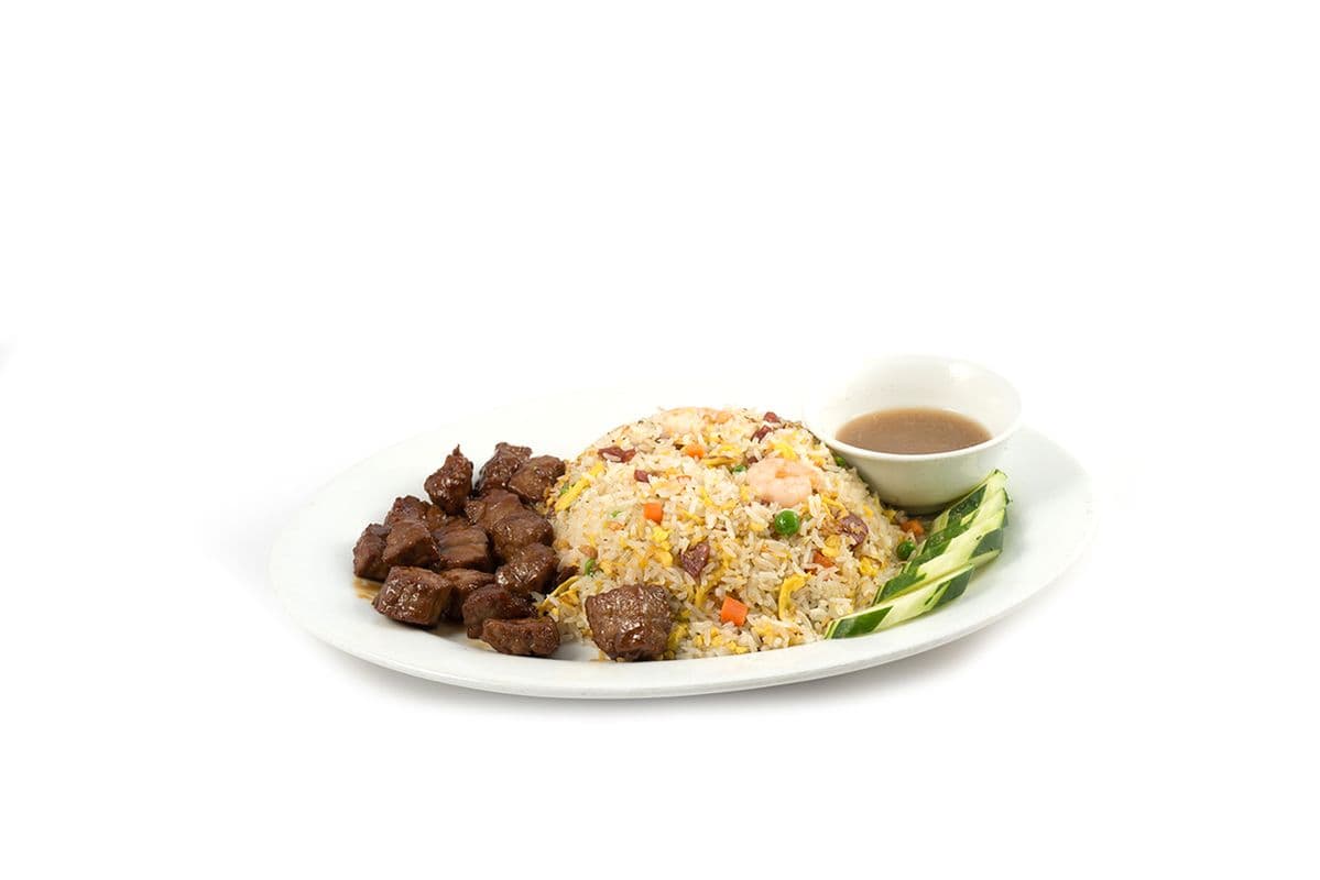 32. Riz frit maison avec cubes de bœuf / House Fried Rice with Beef Cubes
