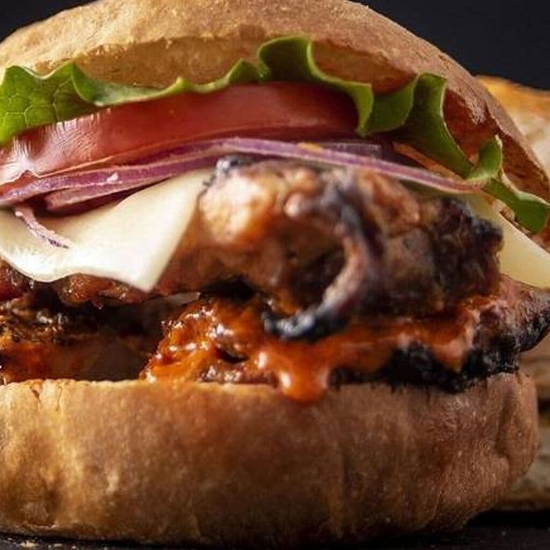 Sandwich deluxe au poulet mariné / Deluxe Marinated Chicken Sandwich