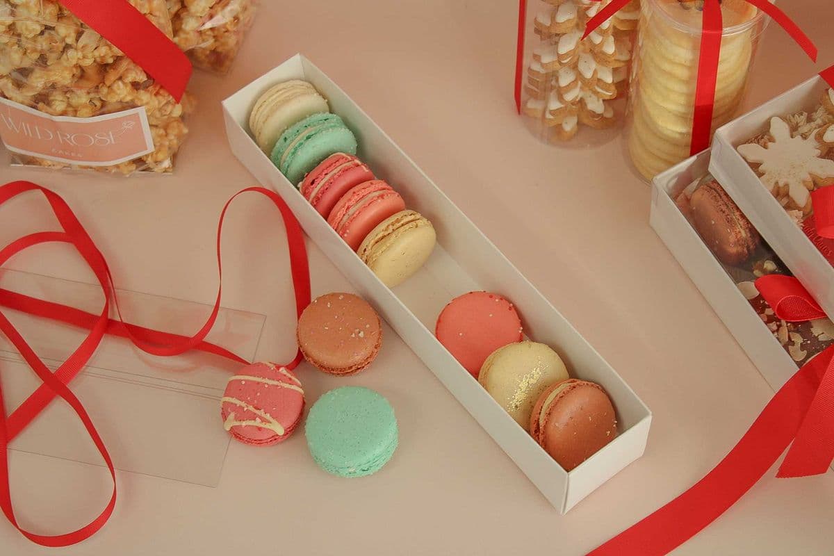 Holiday Macarons (Gift box of 11)