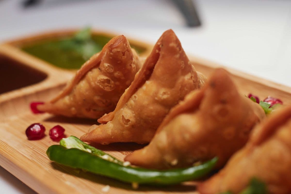 Classic Veggie Samosa (2 pcs)