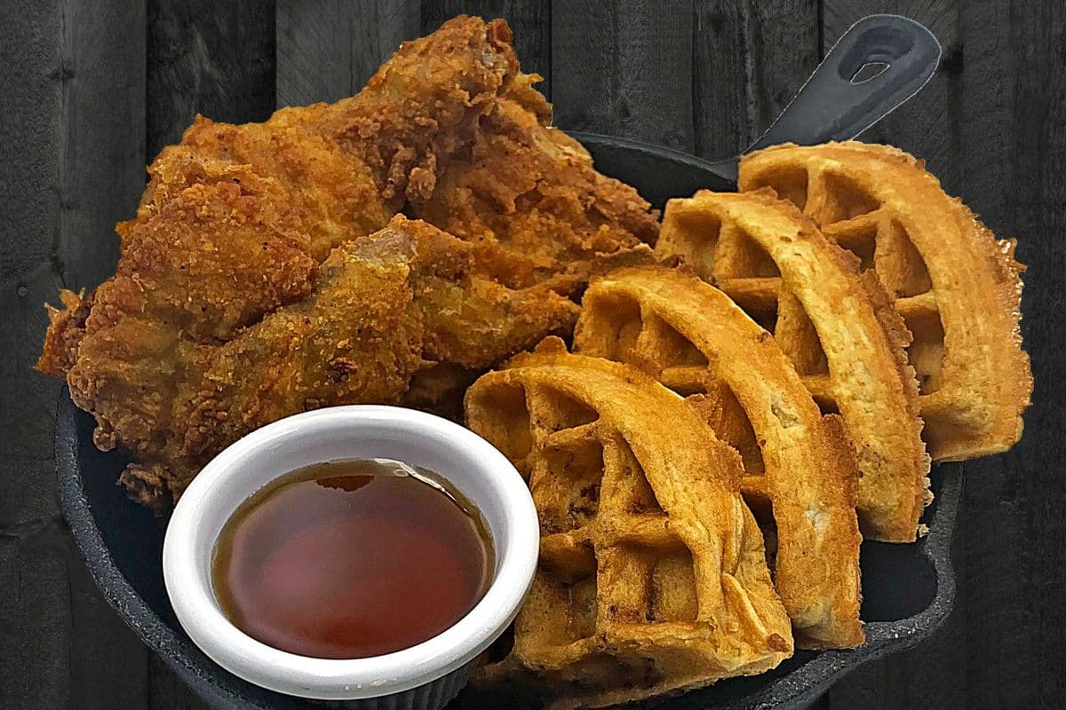 Poulet frit de la Georgie avec gaufre (3 mcx) / Georgia Fried Chicken and Waffle (3 pcs)