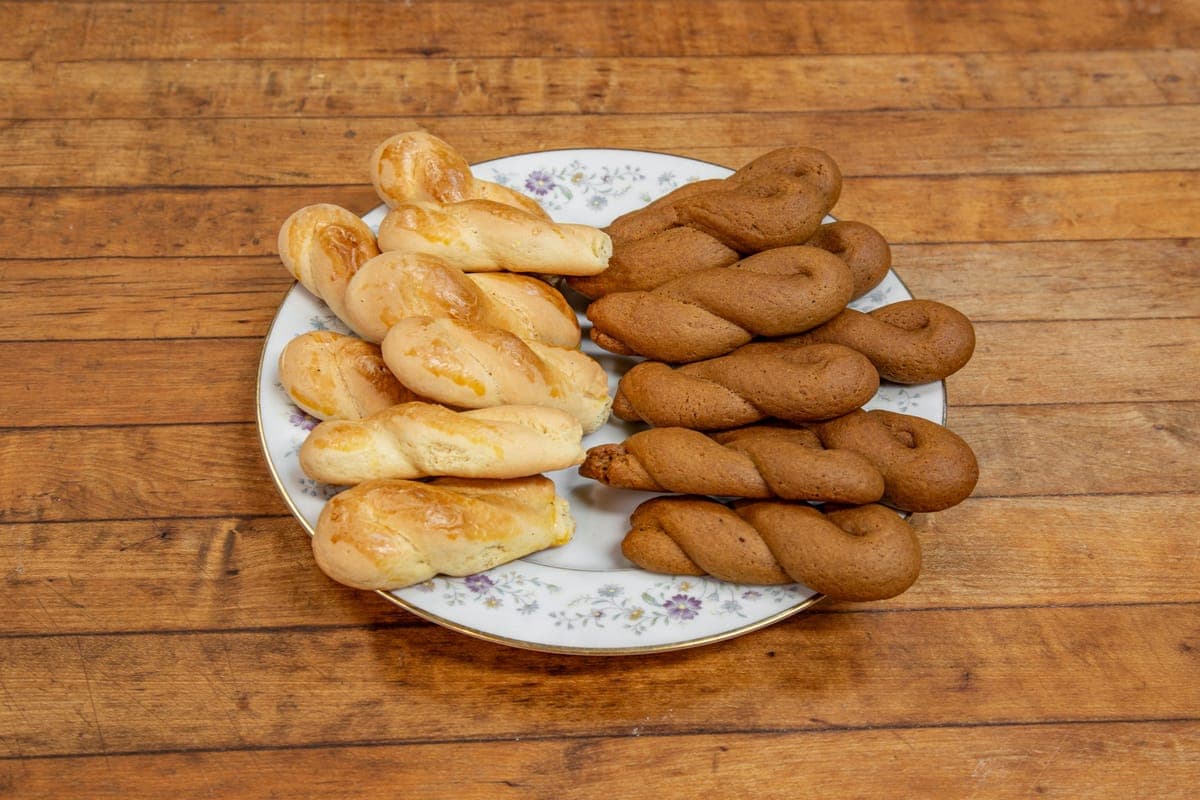 Moustokoulr (One Dozen)