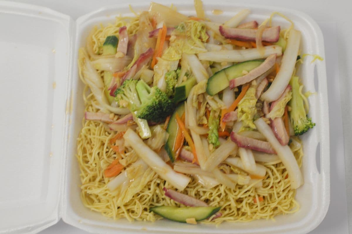 25. Chicken, Beef, BBQ Pork, Or Vegetarian Chow Mein