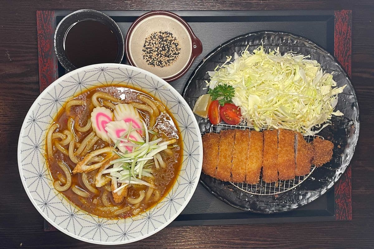 Pork Loin Katsu Udon with Curry Soup 黒豚吉列咖哩烏冬