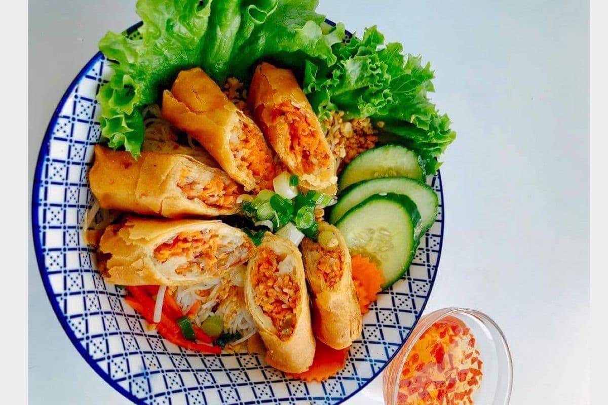 Spring Roll Vermicelli (Bún Chả Giò)