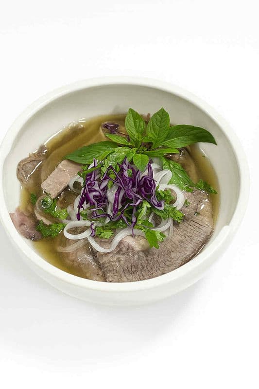 Well-Done Flank Rice Noodle Soup / Soupe de nouilles au riz avec boeuf bien cuit