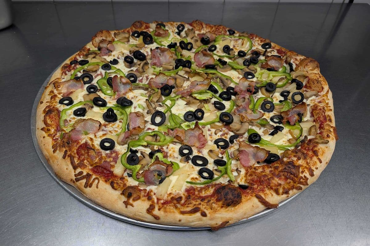 Large Santa Maria Pizza