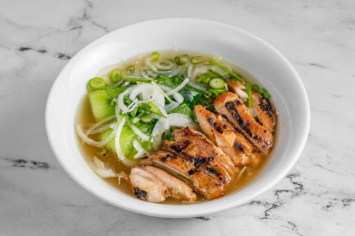 P06. | Phở au Poulet Grillé | Grilled Chicken Pho | Phở Gà Nướng