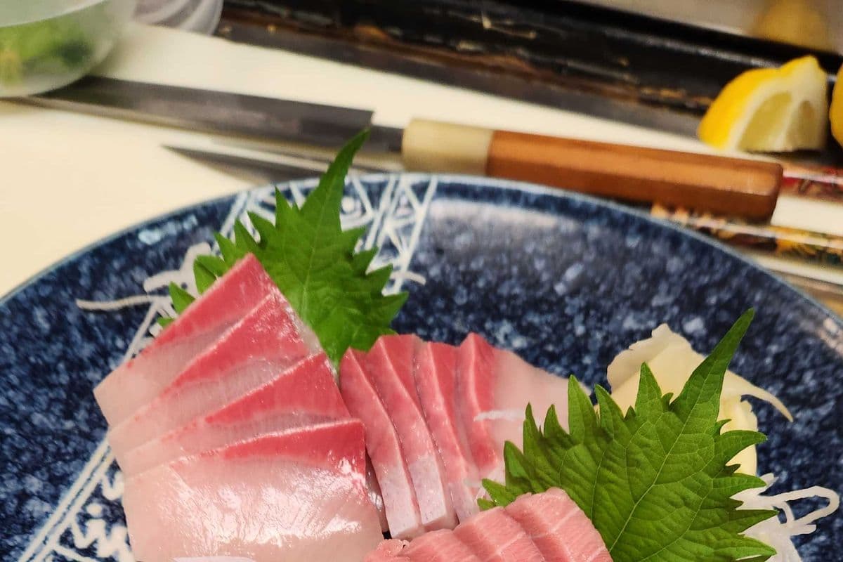 Hamachi Sashimi (4pcs)