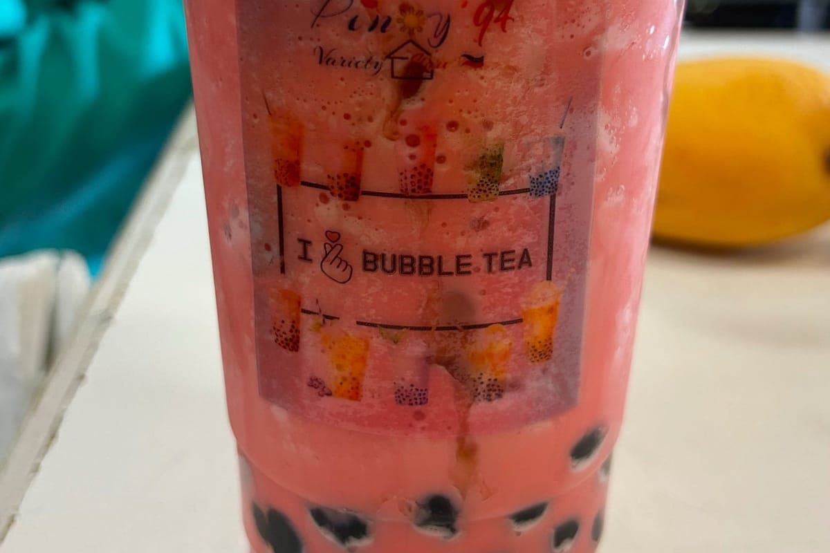 Strawberry Bubble tea (22 oz)