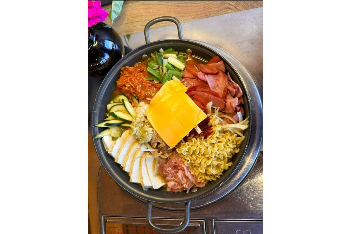L7. Lee House Army Hot Pot