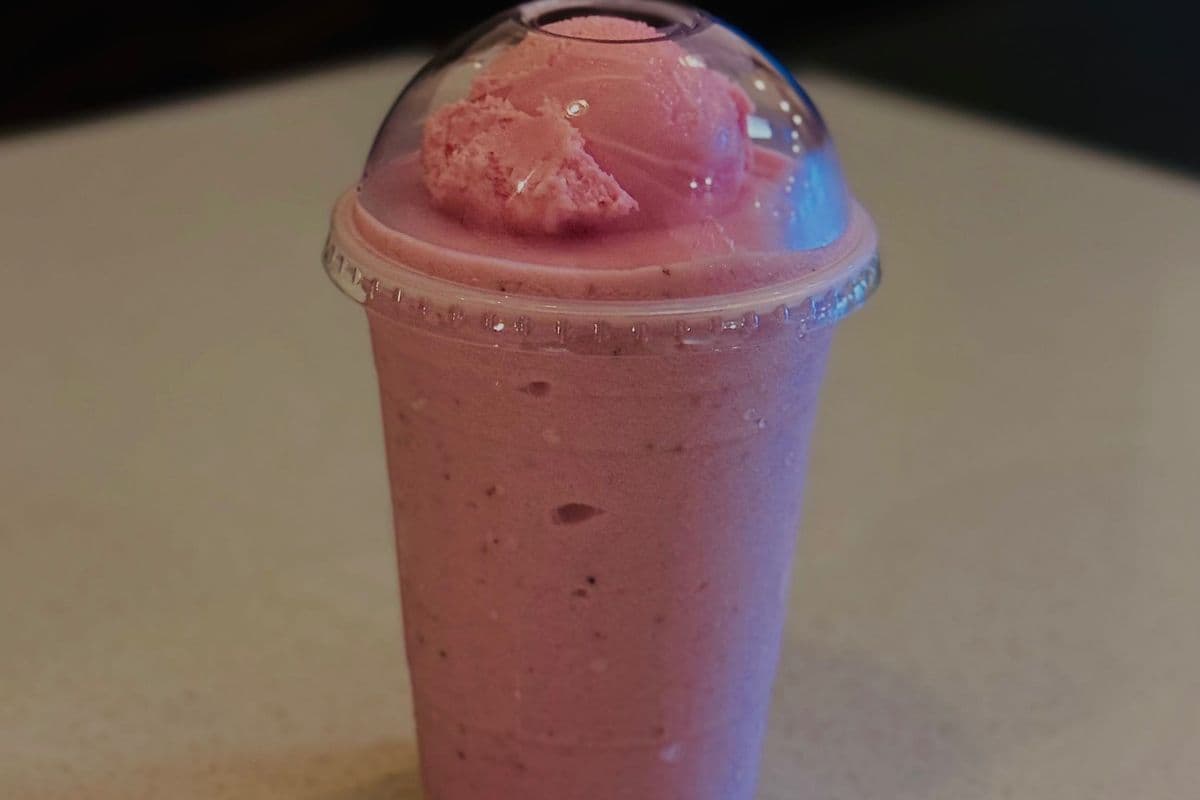 STRAWBERRY SHAKE