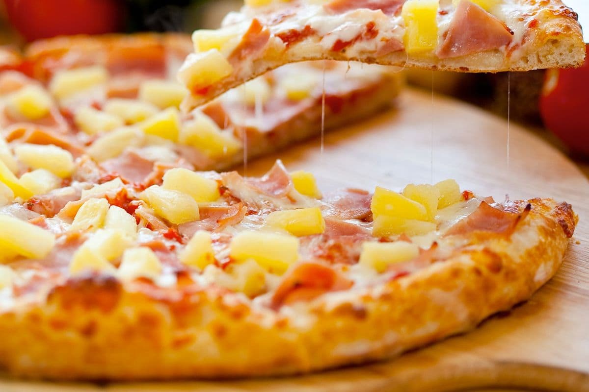 16" Extra Large Hawaiian Pizza