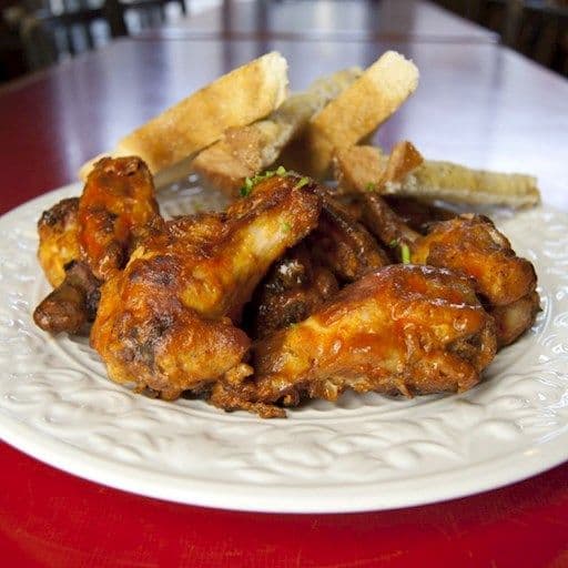10 Wings with 2 Pieces of Garlic Bread