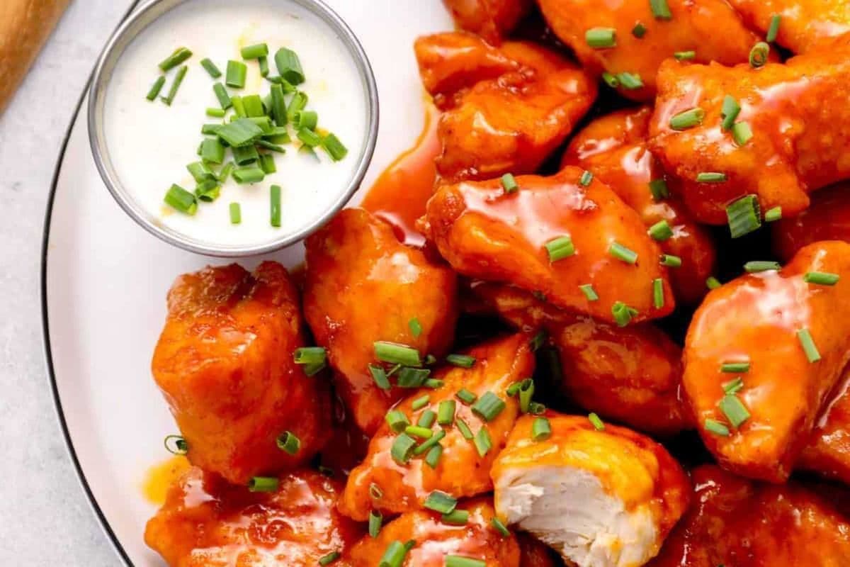 Boneless Wings (5 lbs) +Garlic Bread