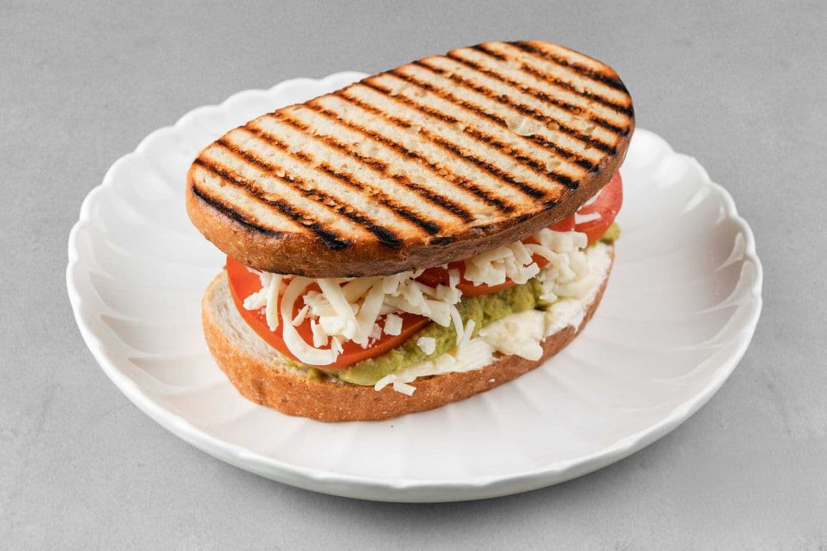 Guacamole Tomato Sandwich