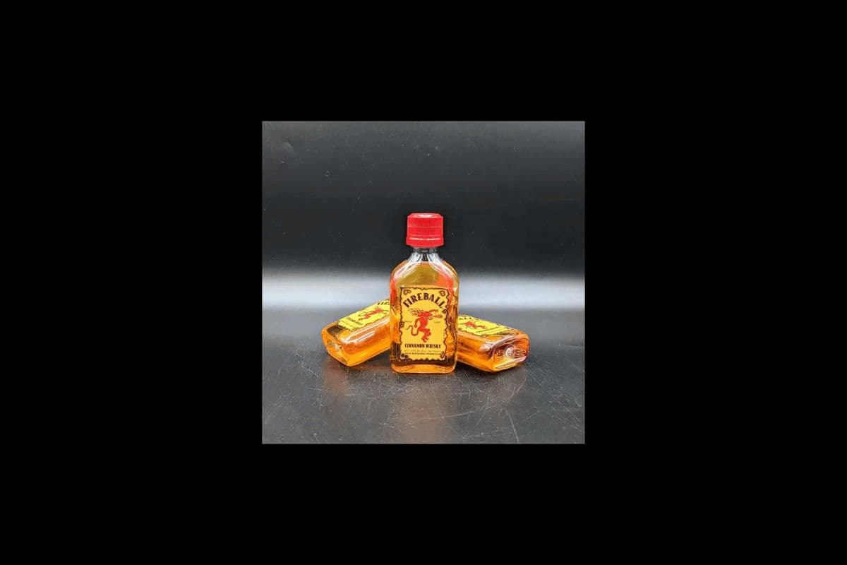 Fireball Cinnamon whisky (50 ml Bottle) (1 x 50ml)
