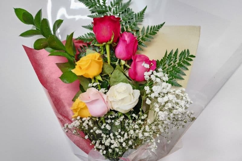 Varentain 2 "7 Roses and Baby's Breath and Green"