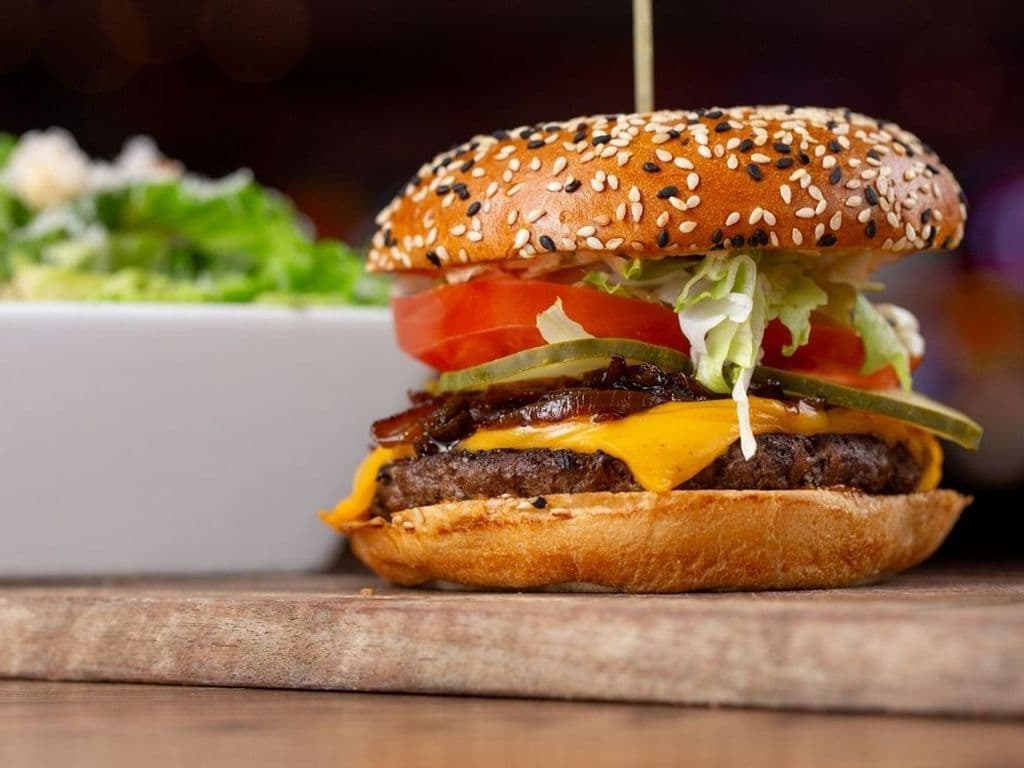 AMERICAN CHEESEBURGER