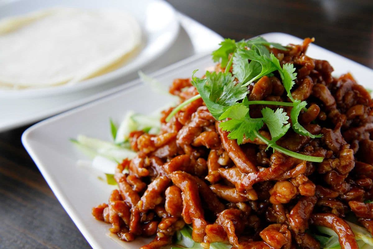 Shredded Pork with Hoi Sin Sauce and Pancake 京醬肉絲+薄餅