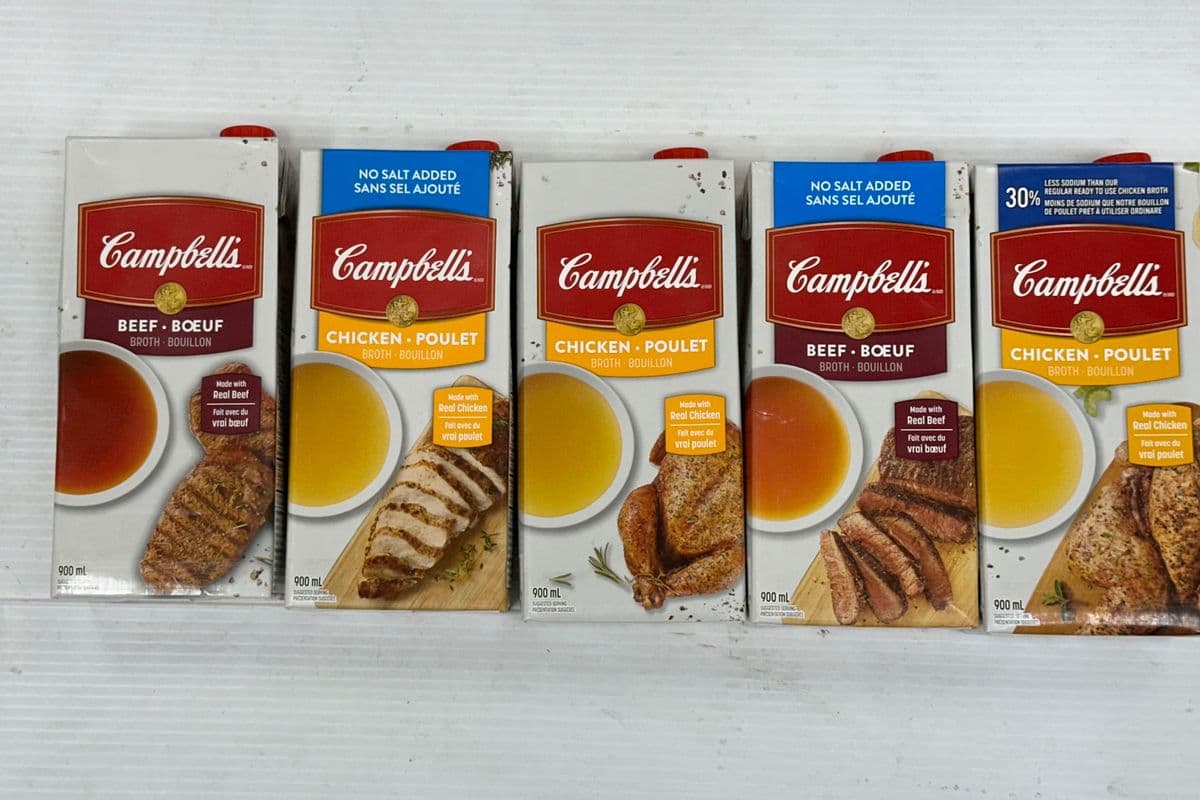 Campbells Chicken and Beef Broth (900ml)