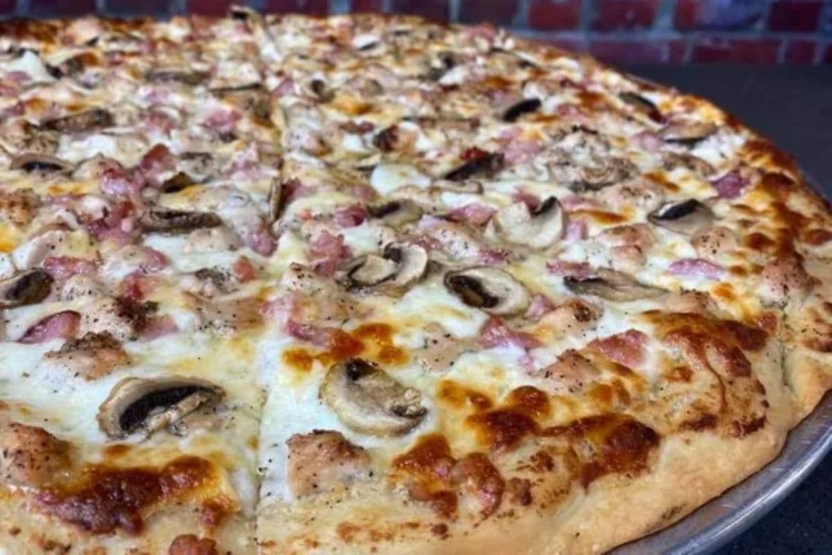 12" Chicken Alfredo Pizza