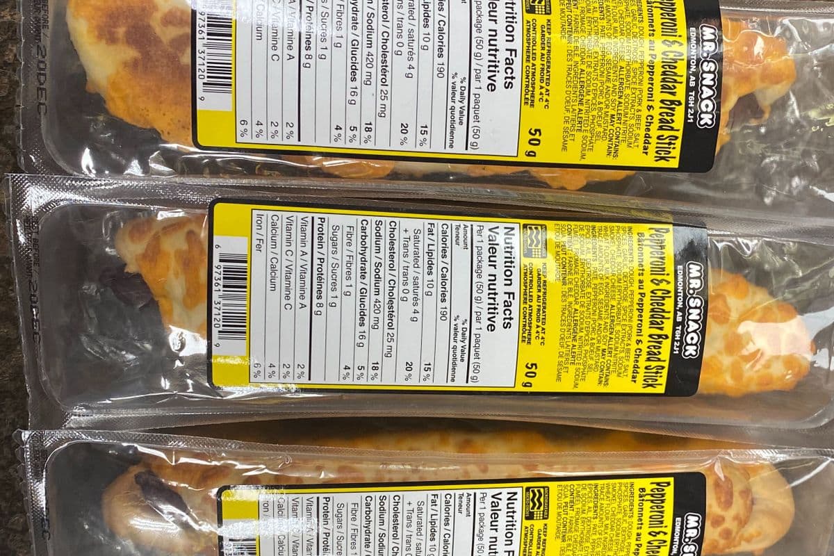 Pepperoni & Cheddar Bread Stick (50g) (190 Cal)