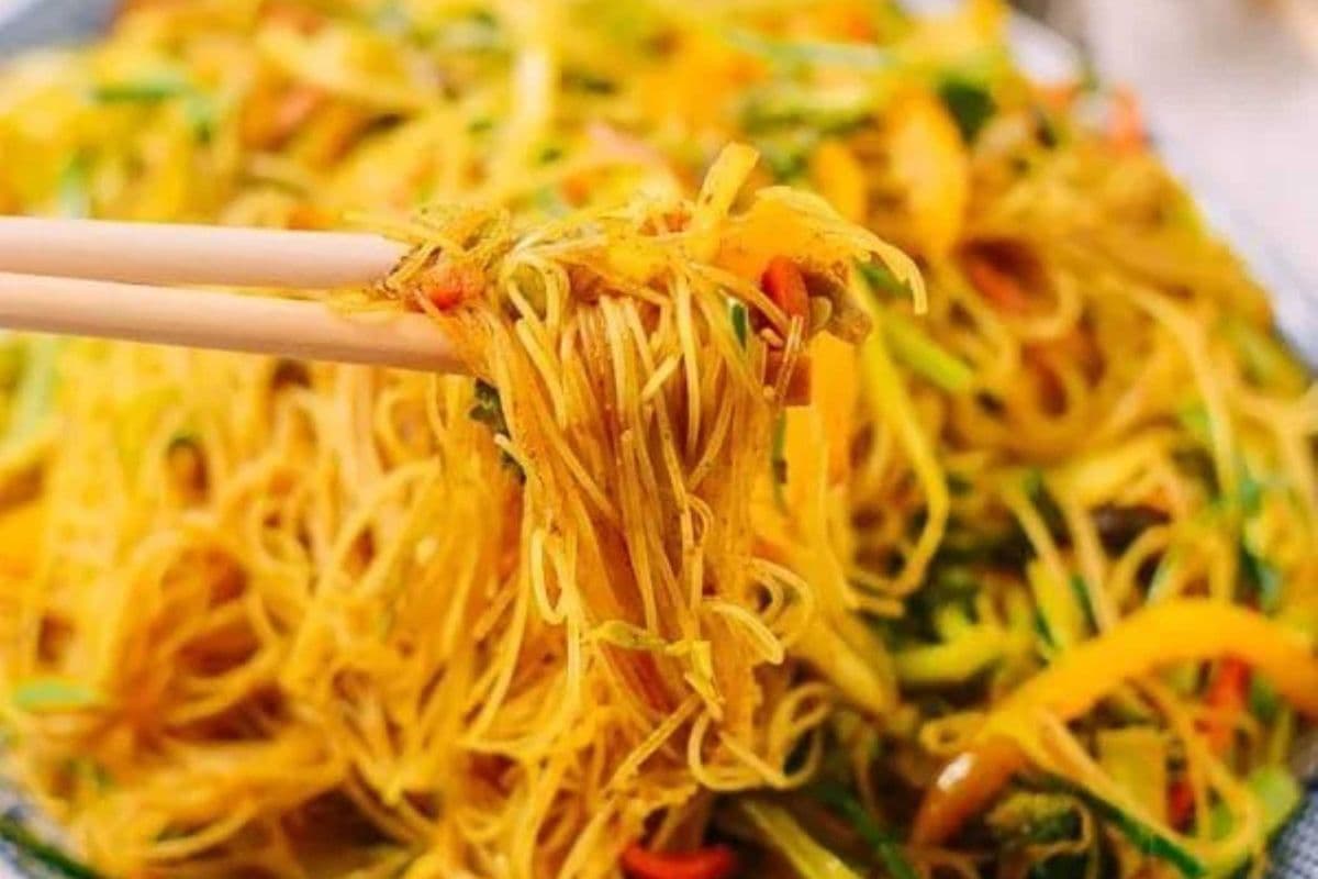 Singapore Fried Noodles With Curry Spice