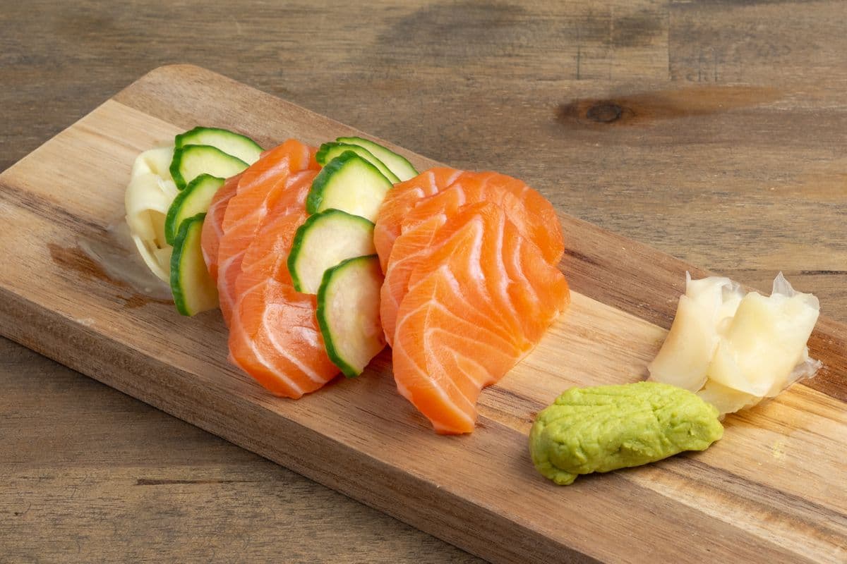 Salmon Sashimi (6 pcs)