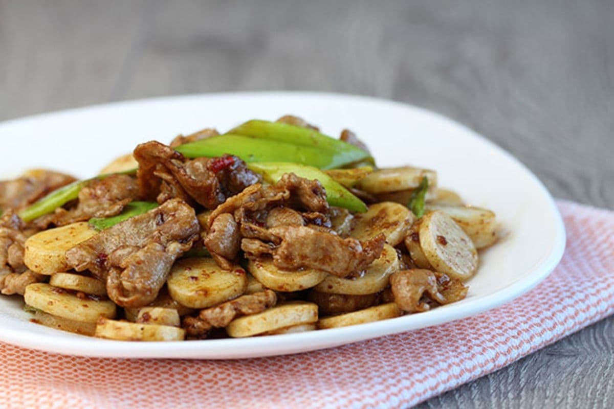 D15. Pan-Fried Rice Cakes with Shredded Pork in XO Sauce