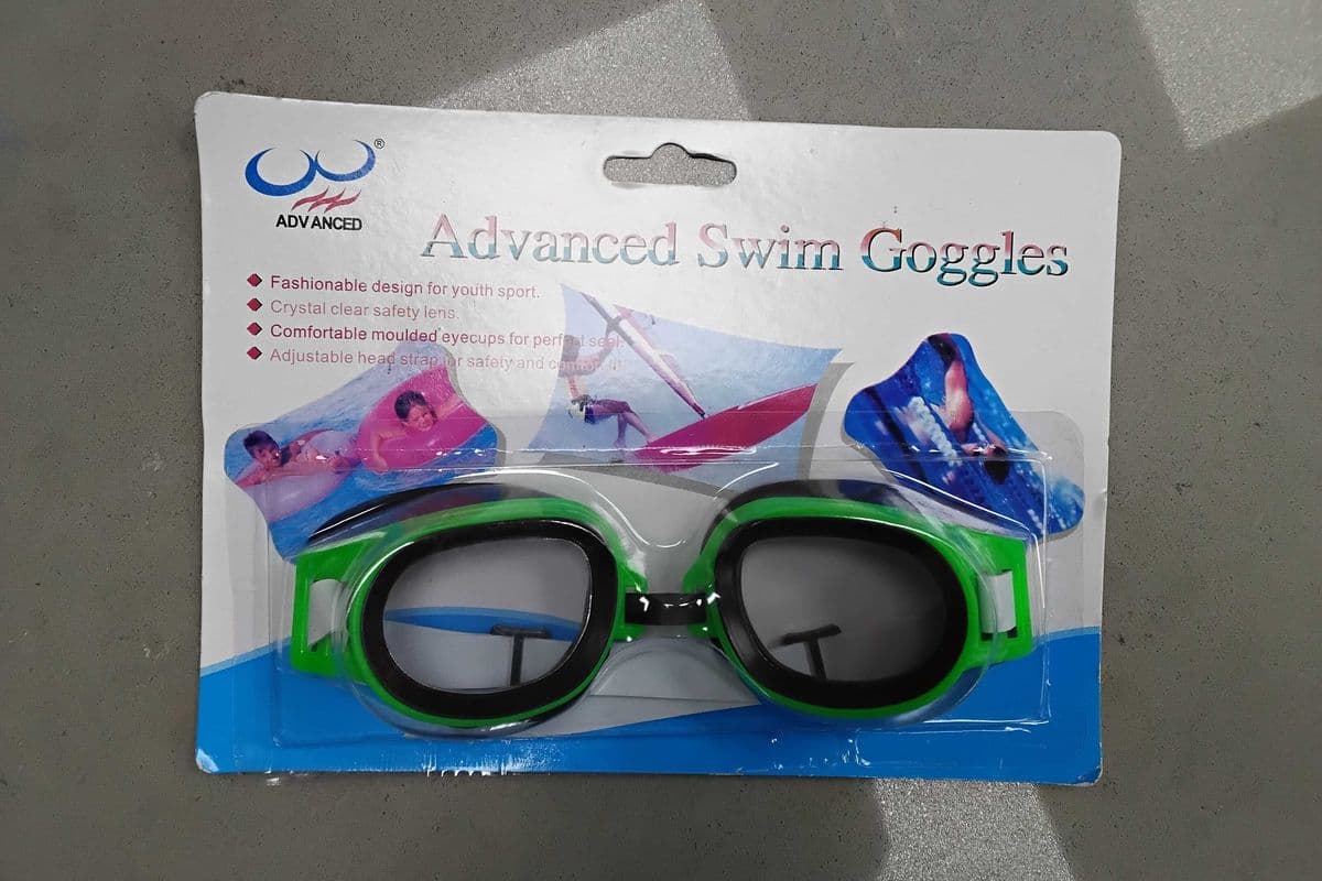 Advanced swim goggles