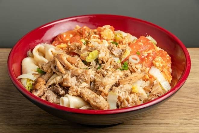 Hot Spicy Oil on Tomato Egg Stewed Pork Noodles 油泼西红柿鸡蛋腊汁肉拌面