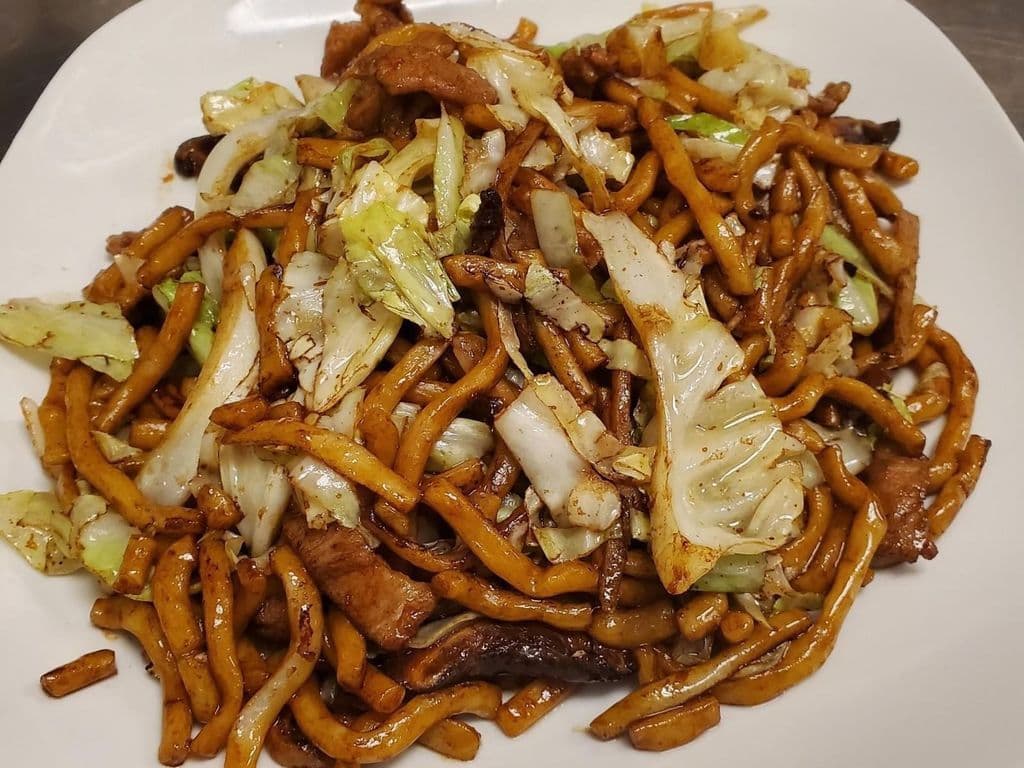 F4. 港式上海粗炒 Stir-Fried Thick Noodle