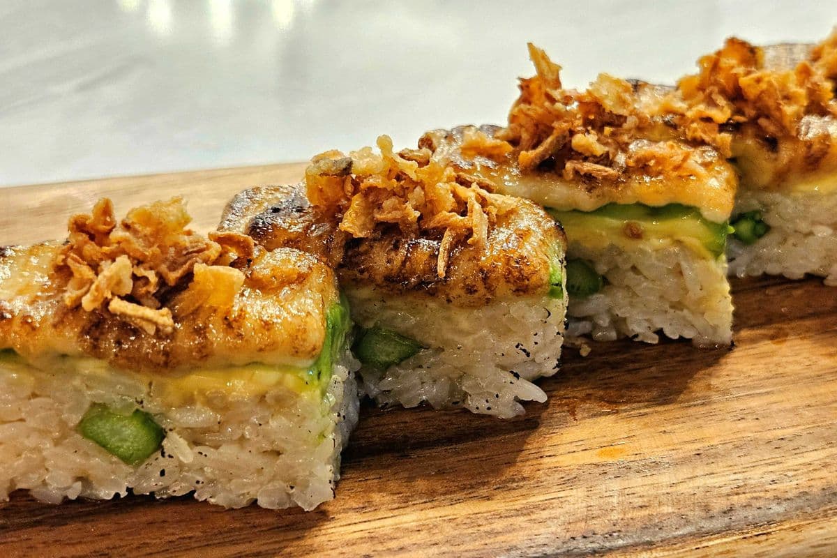 Aburi Avo & Asparagus Oshi