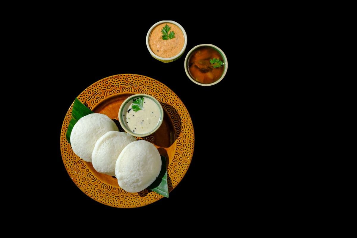 Idly 4 pcs with chutney
