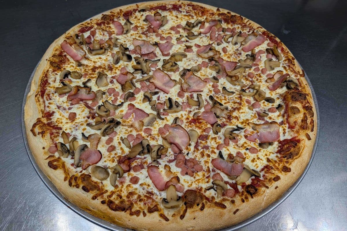 Medium Canadian Pizza