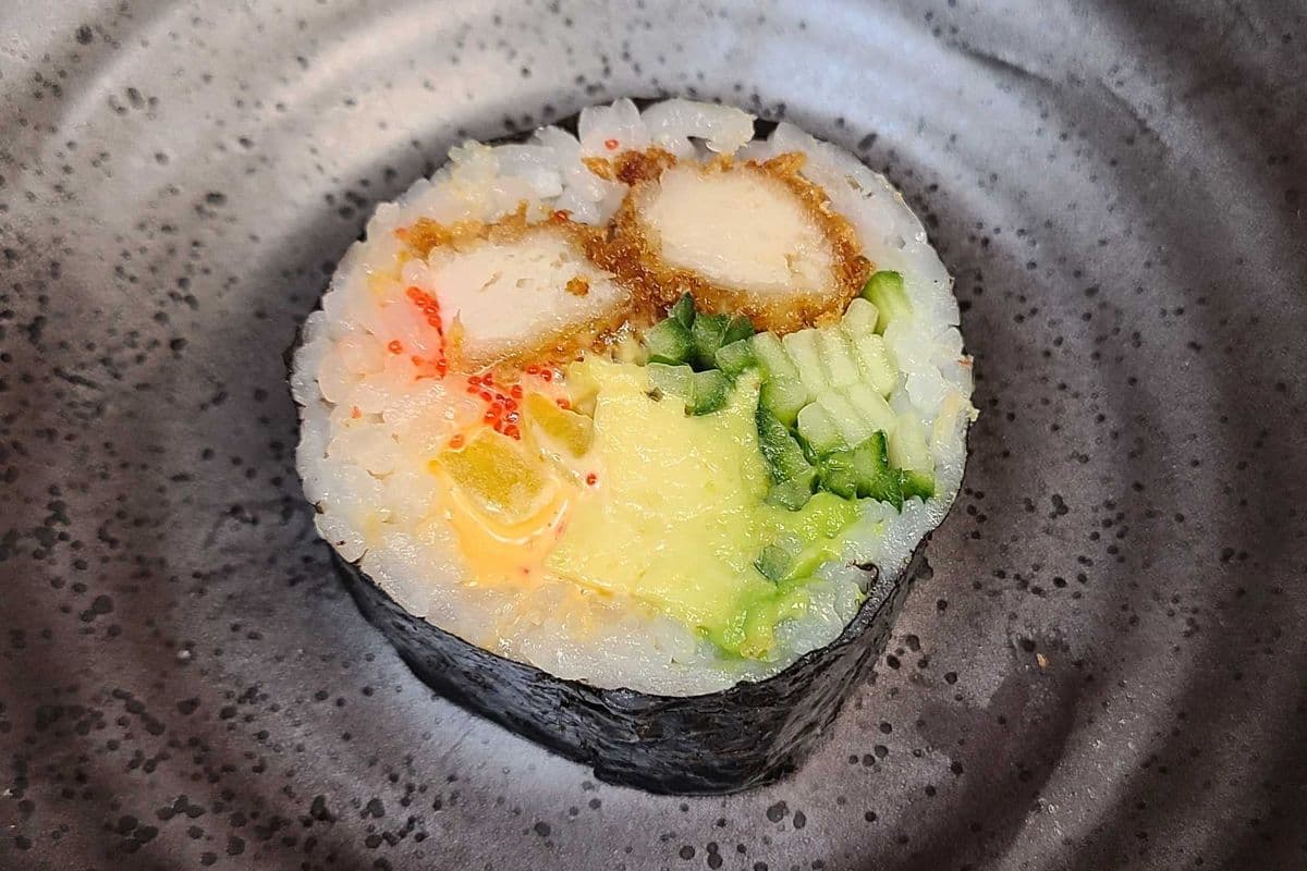55. Futomaki au poulet tempura / Chicken Tempura Futomaki Roll
