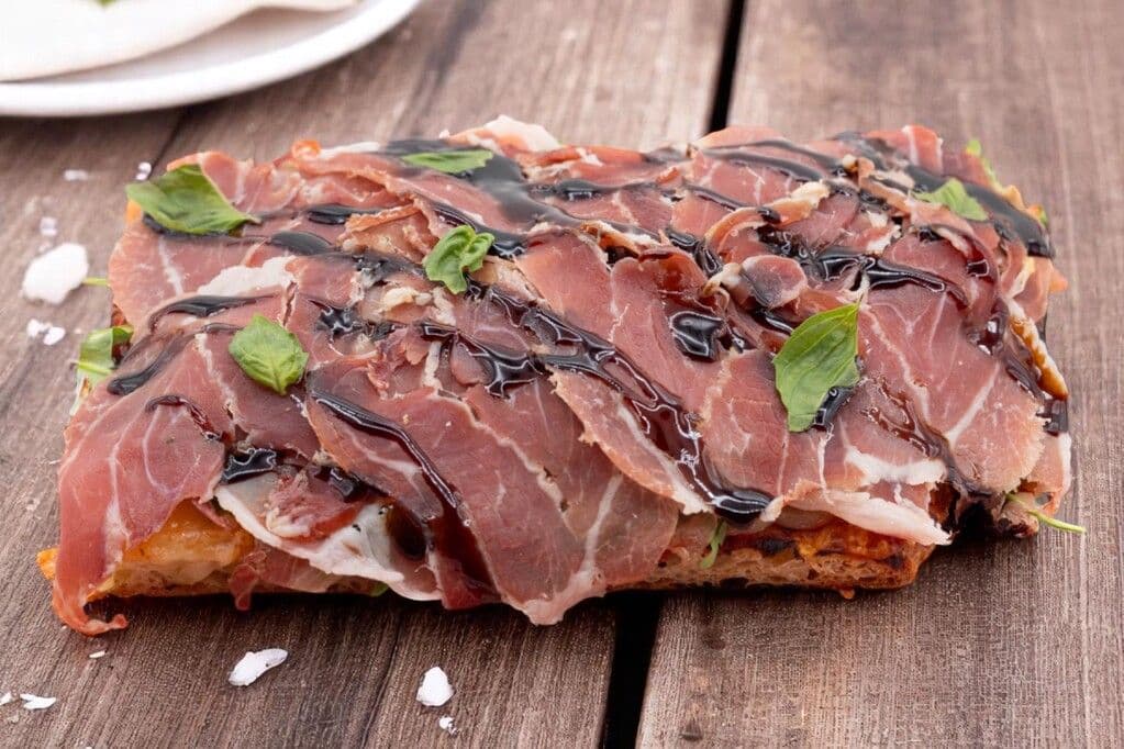 PIZZA SLICE  - PROSCIUTTO CRUDO ARUGULA  , BOCCONCINI