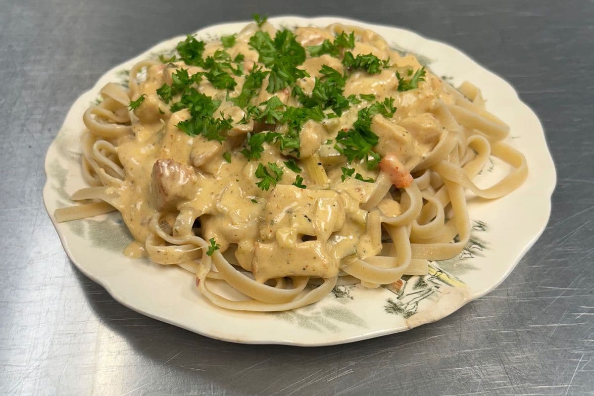 Chicken alfredo (24 oz)