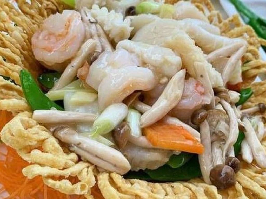 Stir Fried Mixed Seafood in Bird Nest E7
