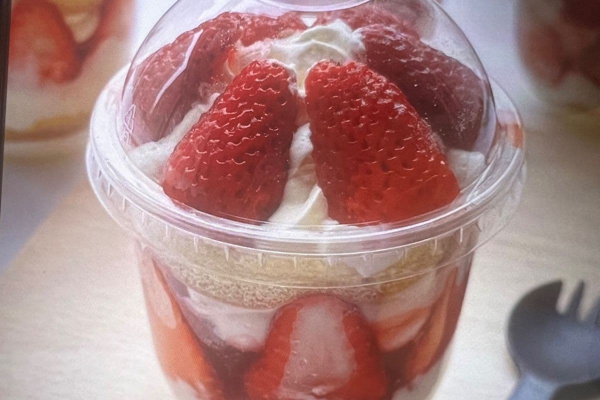 Strawberry Bobo Cake （草莓啵啵杯）