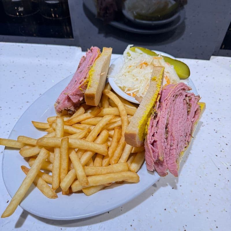 SPECIAL Sandwich à la viande fumée / Special Smoked Meat Sandwich
